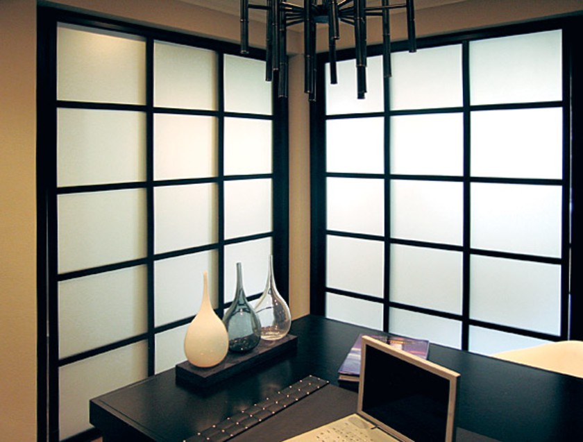 Угловая перегородка в японском стиле с матовым стеклом Самара