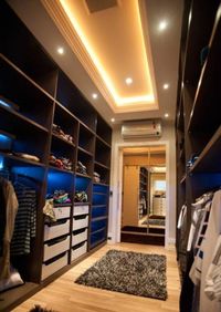 Большая открытая гардеробная комната с комбинированным наполнением Самара