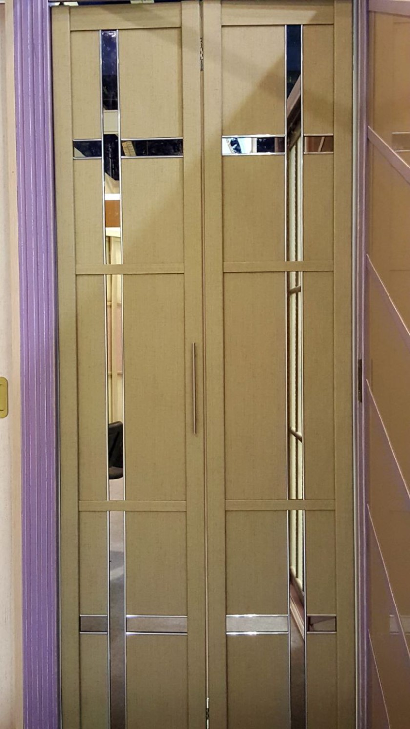 Двери гармошка шпонированные с зеркальным декором Самара