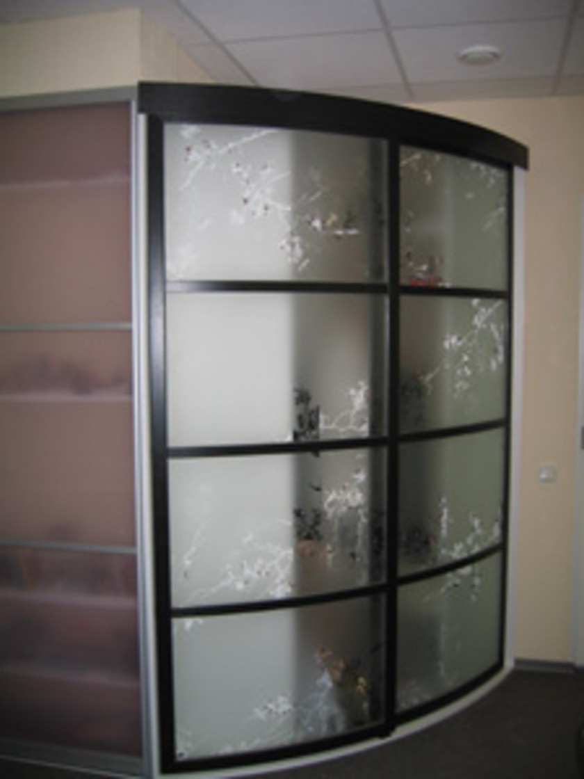 Шкаф купе радиусный с рисунком на стекле Самара